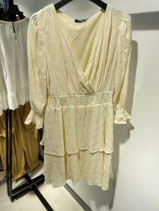 Vestido romántico crema