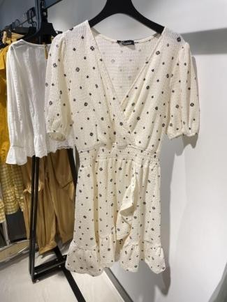 Vestido corto estampado lunares