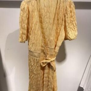 Vestido corto encaje mostaza