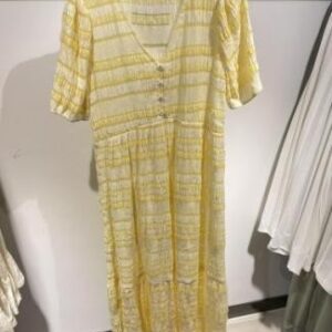 Vestido básico rayado amarillo