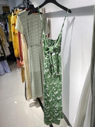 Vestido tirantes estampado verde
