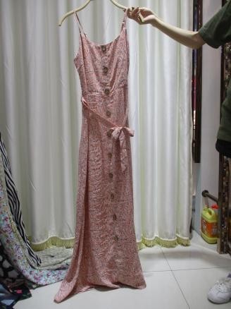 Vestido satinado rosa largo