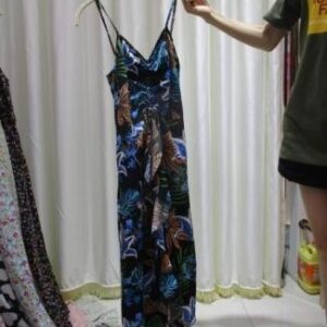 Vestido largo negro estampado tropical