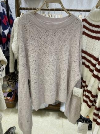 Sweater de punto en relieve gris claro