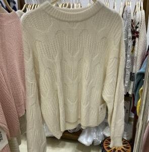 Sweater blanco con tejido en relieve
