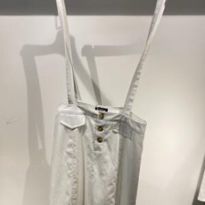 Overol corto blanco con tirantes