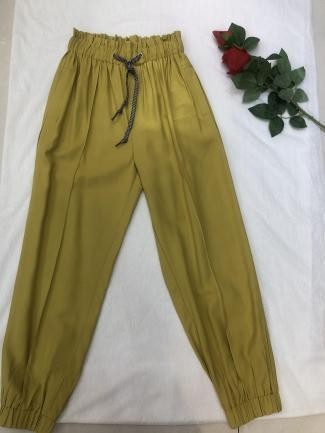 Pantalón recto con pretina elástica