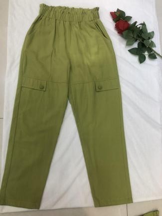 Pantalón verde pistacho con bolsillos