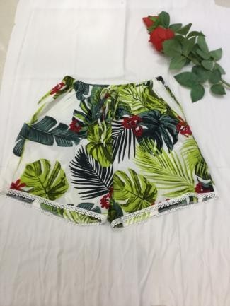 Shorts tropicales en tonos verdes
