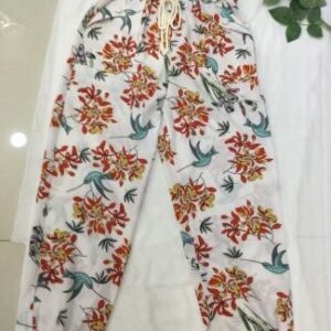 Pantalón blanco con flores tropicales