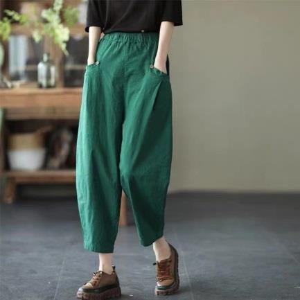 Pantalón verde estilo baggy