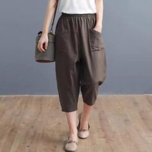 Pantalón capri negro estilo relajado