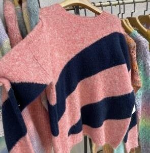 Sweater franjas anchas en contraste