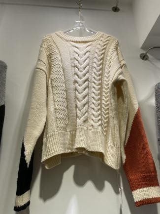 Sweater con tejido detalle calado