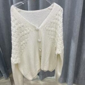 Sweater cárdigan blanco corto con botones