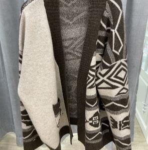 Abrigo estilo étnico con solapas