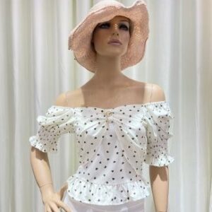 Blusa blanca con estampado de lunares y escote tipo campesino