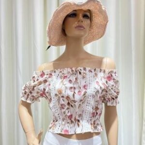 Blusa floral con escote elástico y detalle fruncido