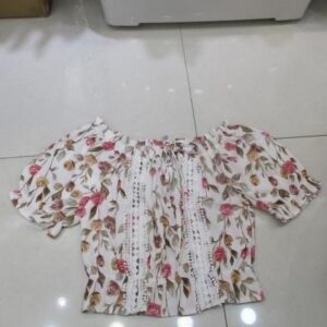 Blusa floral romántica