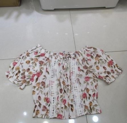 Blusa floral romántica