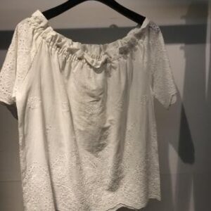 Blusa con escote elástico y caída relajada